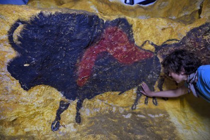 France, Dordogne (24), Montignac, l’Atelier des Fac-Similés du Périgord (AFSP) spécialisé dans la reproduction minérale de parois ornées de la préhistoire et en charge de la reconstitution fidèle des parois de la grotte de Lascaux, reproductions des peintures, mention obligatoire Atelier des Fac-Similés du Périgord