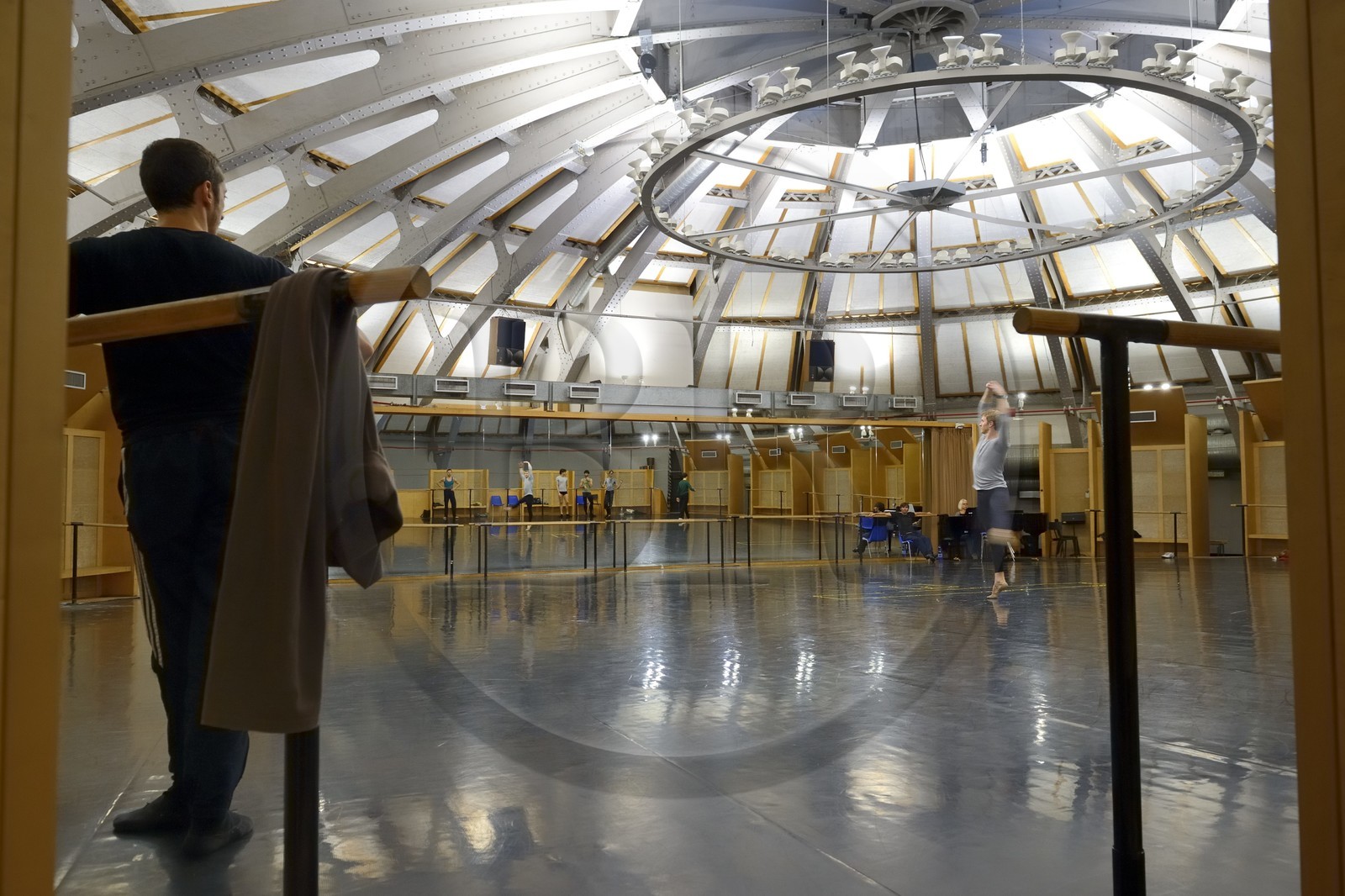 France, Paris (75), Opéra Garnier, une repetition sous la coupole de la grande rotonde, la plus grande salle de répétition Petipa est équipée d’un plateau à l’ita­lienne incliné