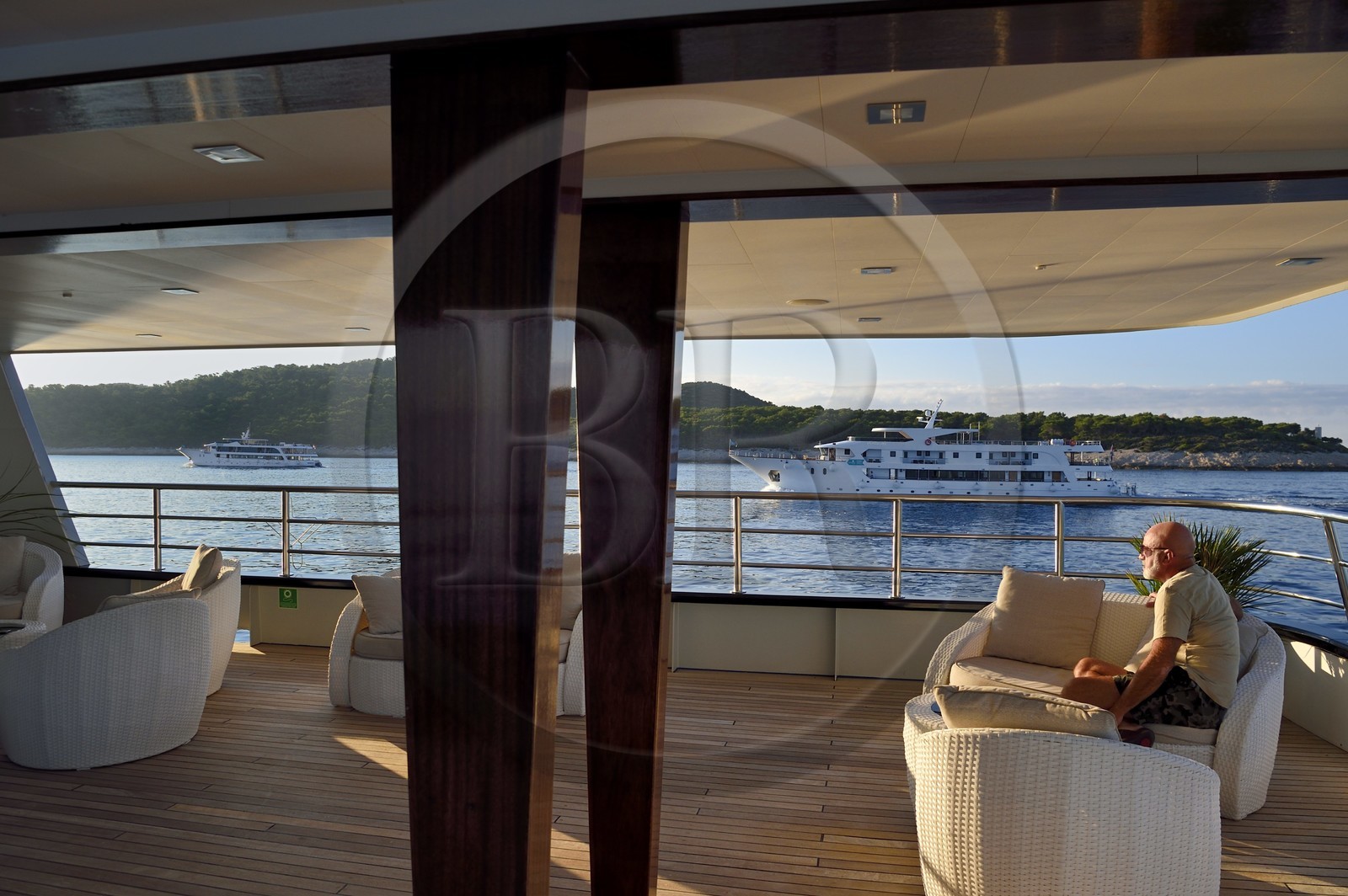 Croatie, Dalmatie, cote dalmate, bateaux de croisière au large de Split