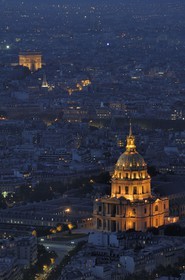 France, Paris (75), l'Eglise du Dome des Invalides et l'Arc de Triomphe depuis la Tour Montparnasse