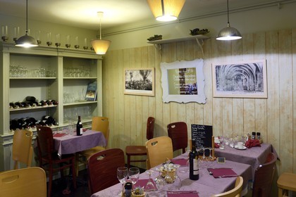 France, Meurthe-et-Moselle (54), pays du Saintois, colline de Sion-Vaudémont, Vaudémont, Auberge de la Colline Chez Evelyne