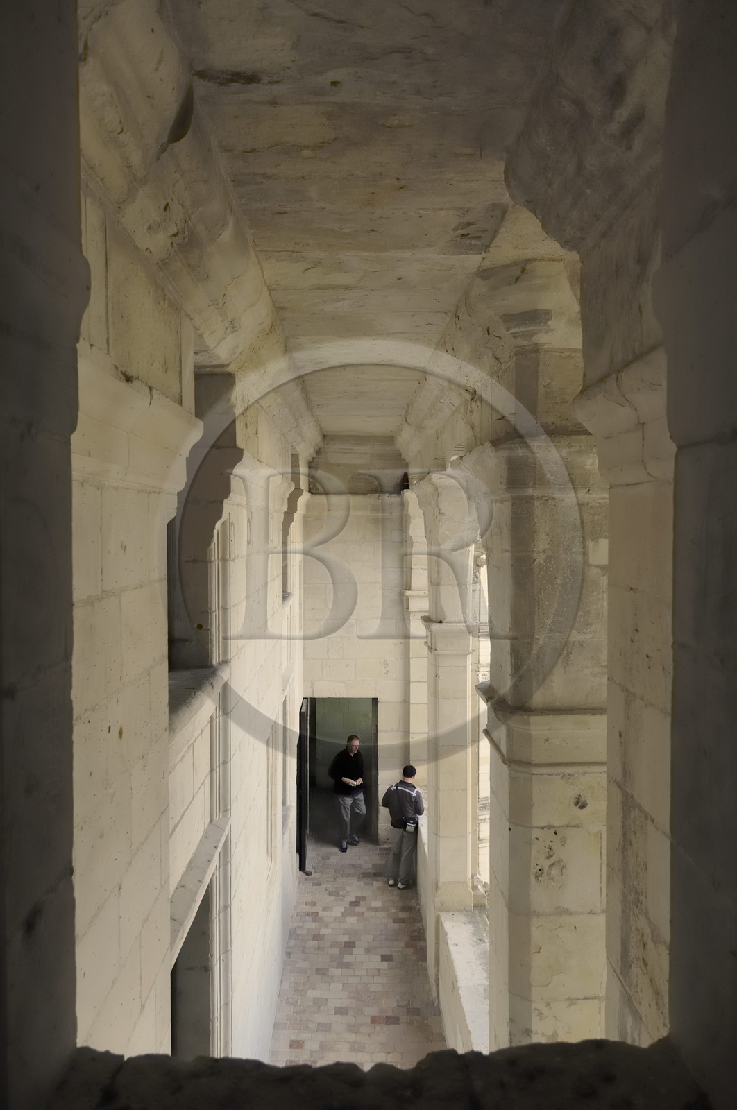 France, Loir et Cher (41), Vallée de la Loire classée Patrimoine Mondial de l' UNESCO, château de Chambord, galerie sous la galerie couverte menant à la chapelle