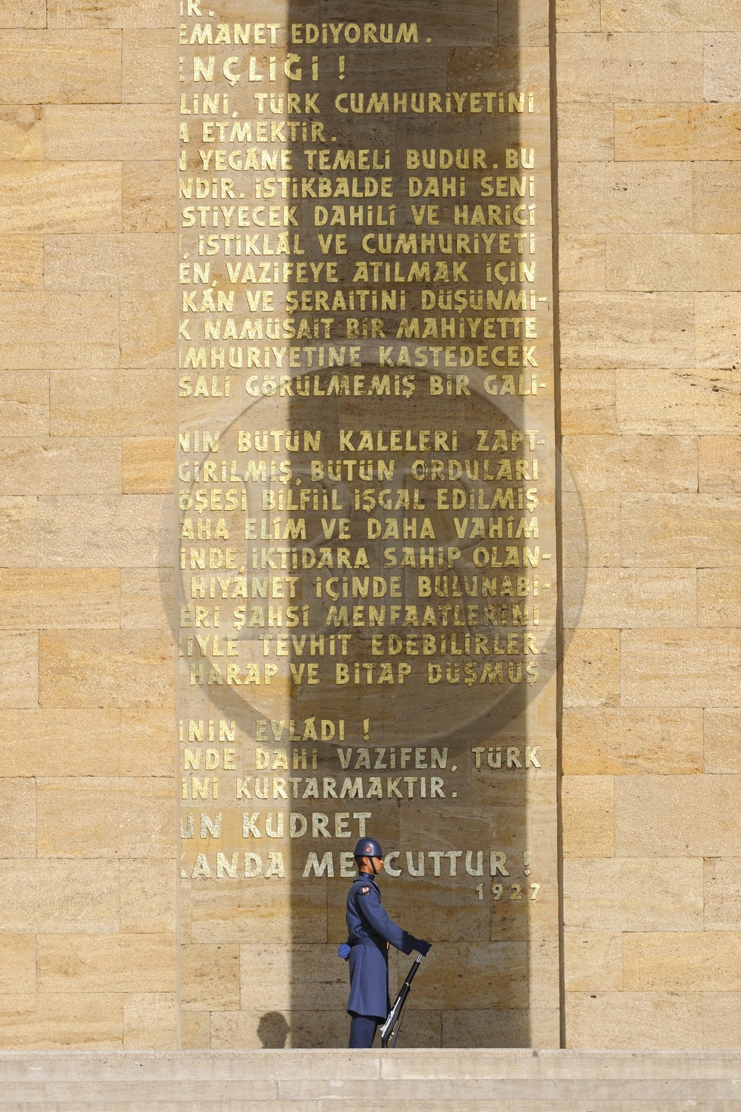 Turquie, Anatolie centrale, Ankara, soldat montant la garde devant le mausolée d'Atatürk