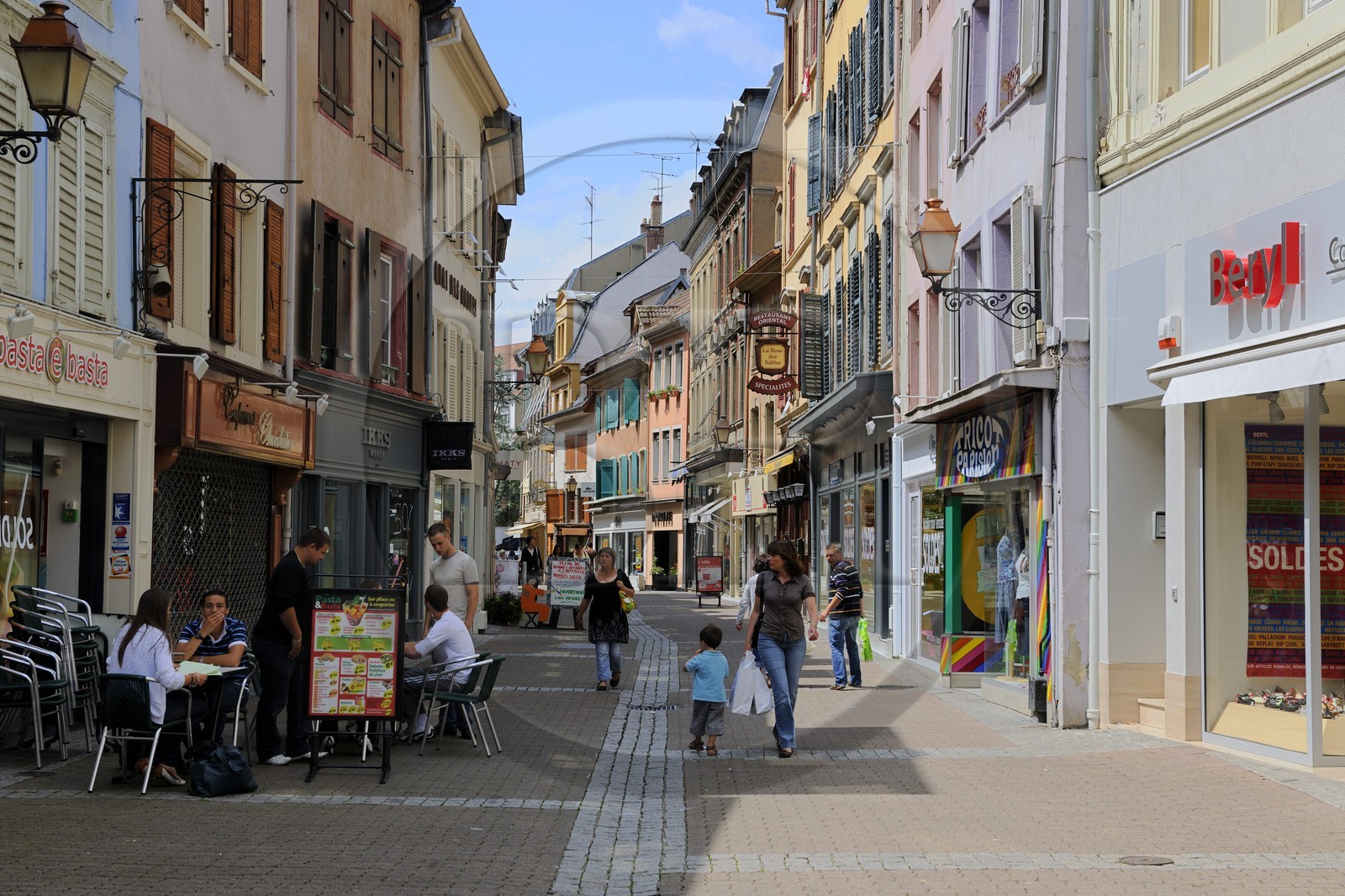France, Haut Rhin, Mulhouse, pedestrial rue des Boulangers