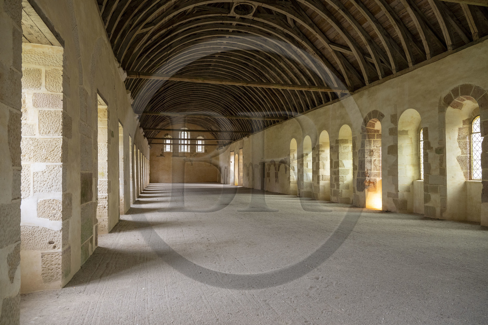 France, Côte-d'Or (21), Marmagne, l'abbaye cistercienne de Fontenay classée au Patrimoine Mondial de l'UNESCO, le dortoir des moines avec la charpente en chêne