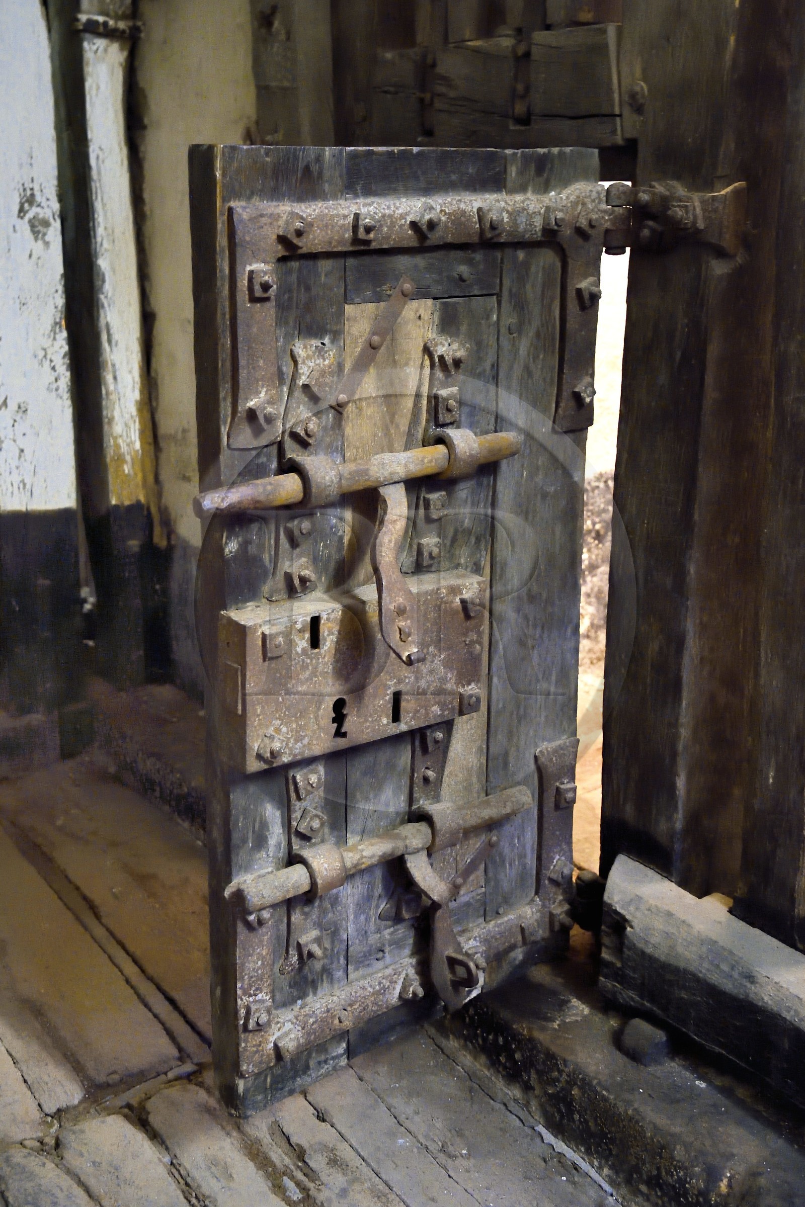 France, Allier (03), ancienne province du Bourbonnais, Moulins, Tour de la Mal-Coiffée de l'ancien Chateau des Ducs de Bourbon qui fut transformée en prison jusqu'en 1984, les cachots aux sous-sols (1780)