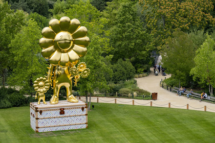 France, Paris (75), Bois de Boulogne, a sculpture The Flower parent and the child de l'artiste Takashi Murakami en collaboration avec Louis Vuitton au Jardin d’acclimatation