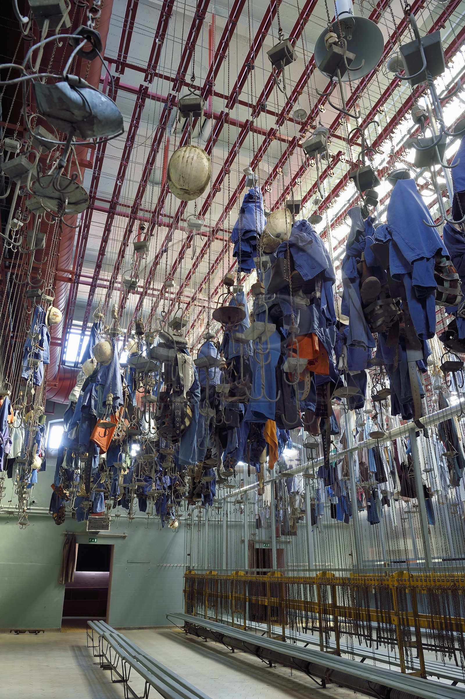 France, Moselle (57), Petite-Rosselle, le musée du carreau Wendel, batiment des mineurs, le vestiaire aussi appelé salle des pendus