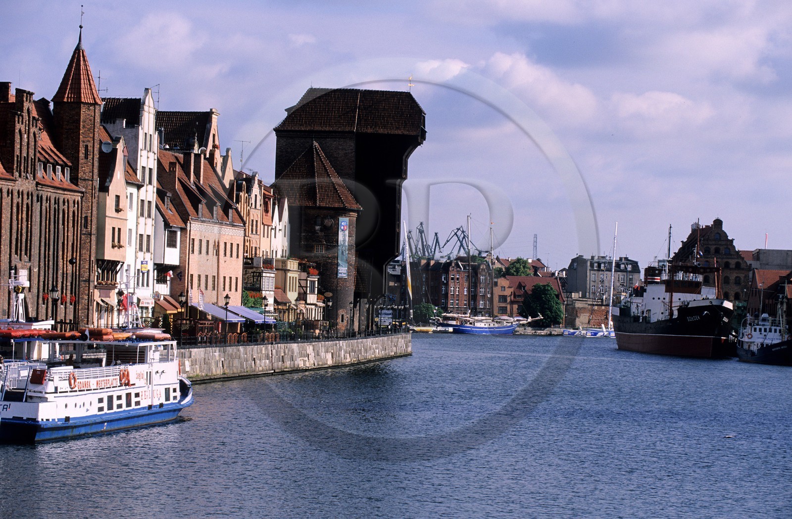 Pologne, Poméranie Orientale, Gdansk, porte de la Grue sur le Long-Quai (Dlugie Pobrzeze) du vieux port