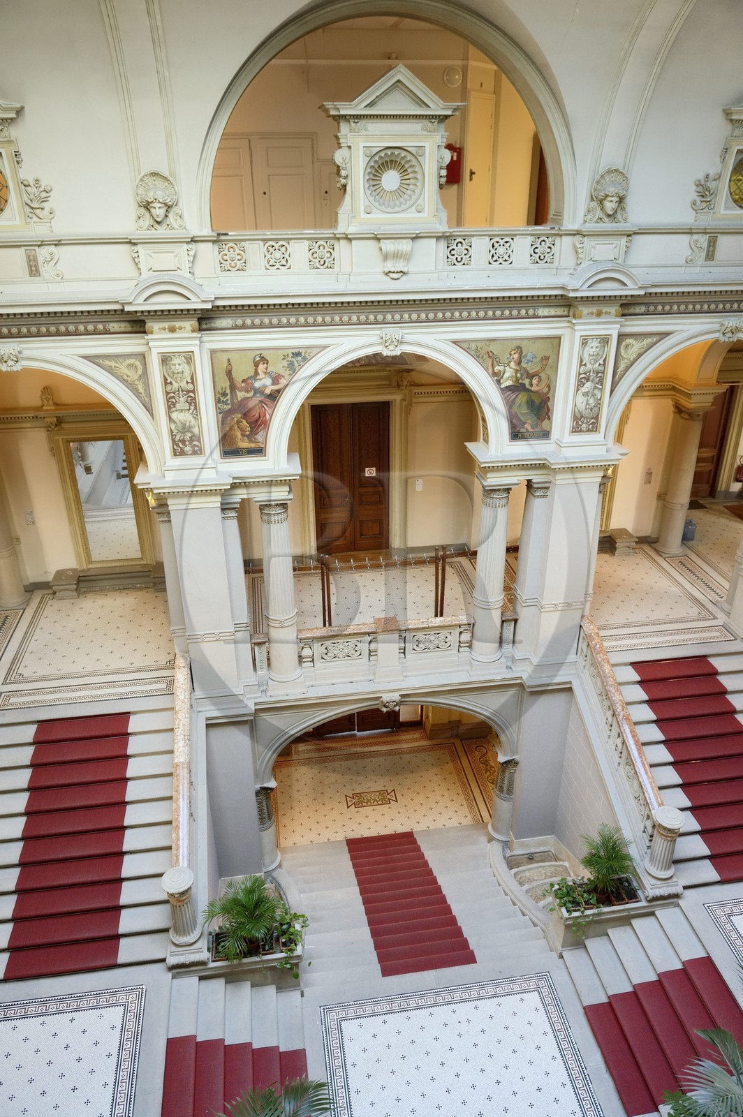 France, Bas-Rhin (67), Strasbourg, quartier de la Neustadt datant de la periode allemande, place de la République, le Palais du Rhin (ancien Kaiserpalast)