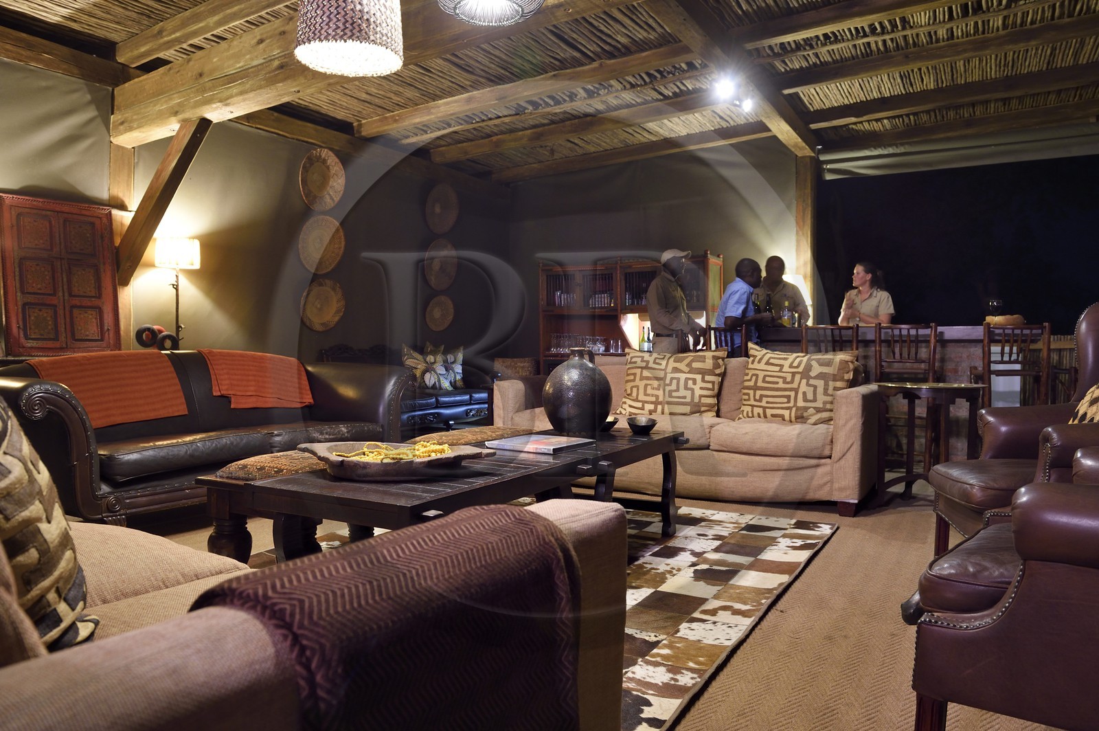 Zimbabwe, province de Matabeleland septentrional, parc national Hwange, le salon du Wilderness Safaris Davison's Camp