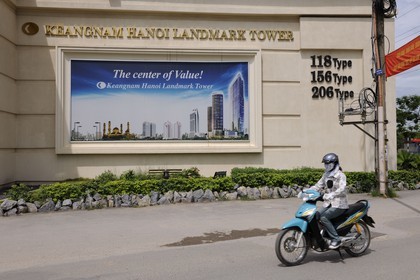 Vietnam, Hanoï, Cau Giay district, the Keangnam, the Hanoi Landmark Tower is a supertall skyscraper 336m under construction in Pham Hung Boulevard and the highest in the country