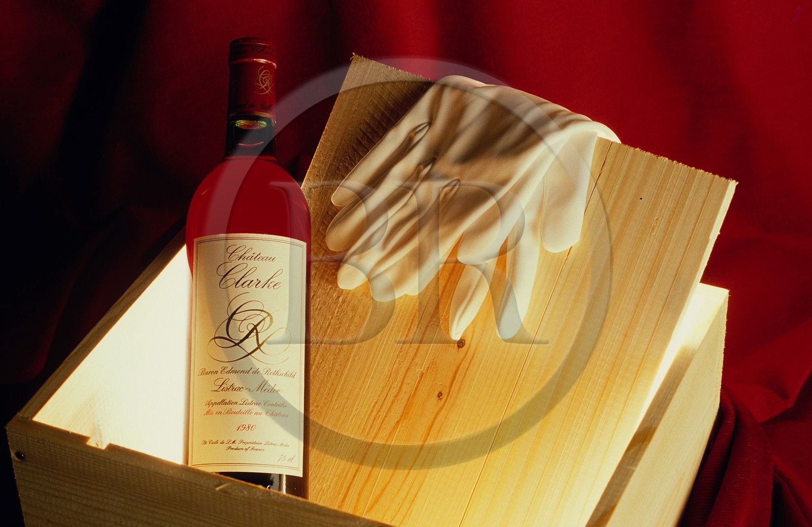 France, Gironde (33), bouteille de vin du Médoc