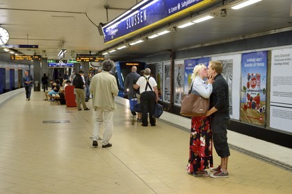 Sweden, Stockholm, lovers on the Slussen metro station Wharf