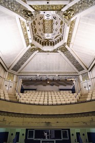 France, Allier (03), Vichy, l'ancien Petit Casino et actuel Centre culturel Valery-Larbaud, il abritat aussi le siège de la milice de Vichy entre 1940 et 1944, la salle de spectacle au plafond art Déco