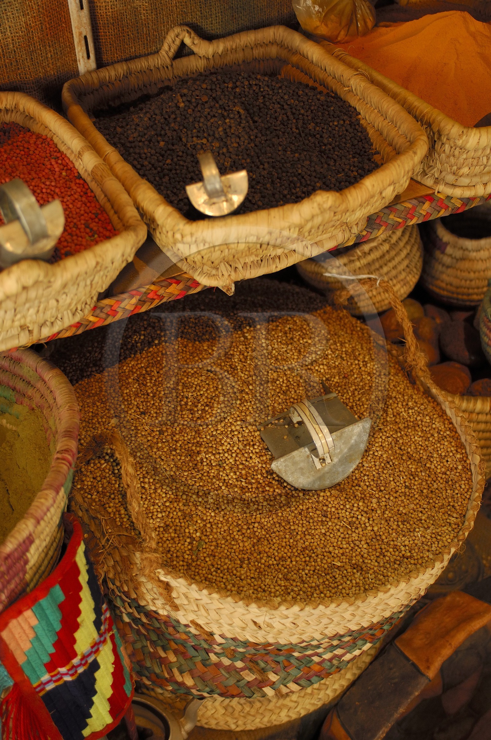 Egypt, Haute Egypte, Nubie, vallée du Nil, Aswan, the souk, spice stall