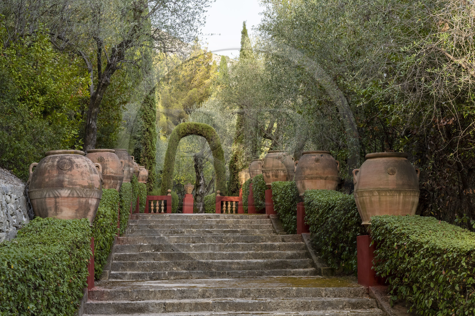 France, Alpes-Maritimes (06), Menton, Domaine des Colombieres, une des nombreuses petites structures qui habitent le parc conçu et créé par Ferdinand Bac