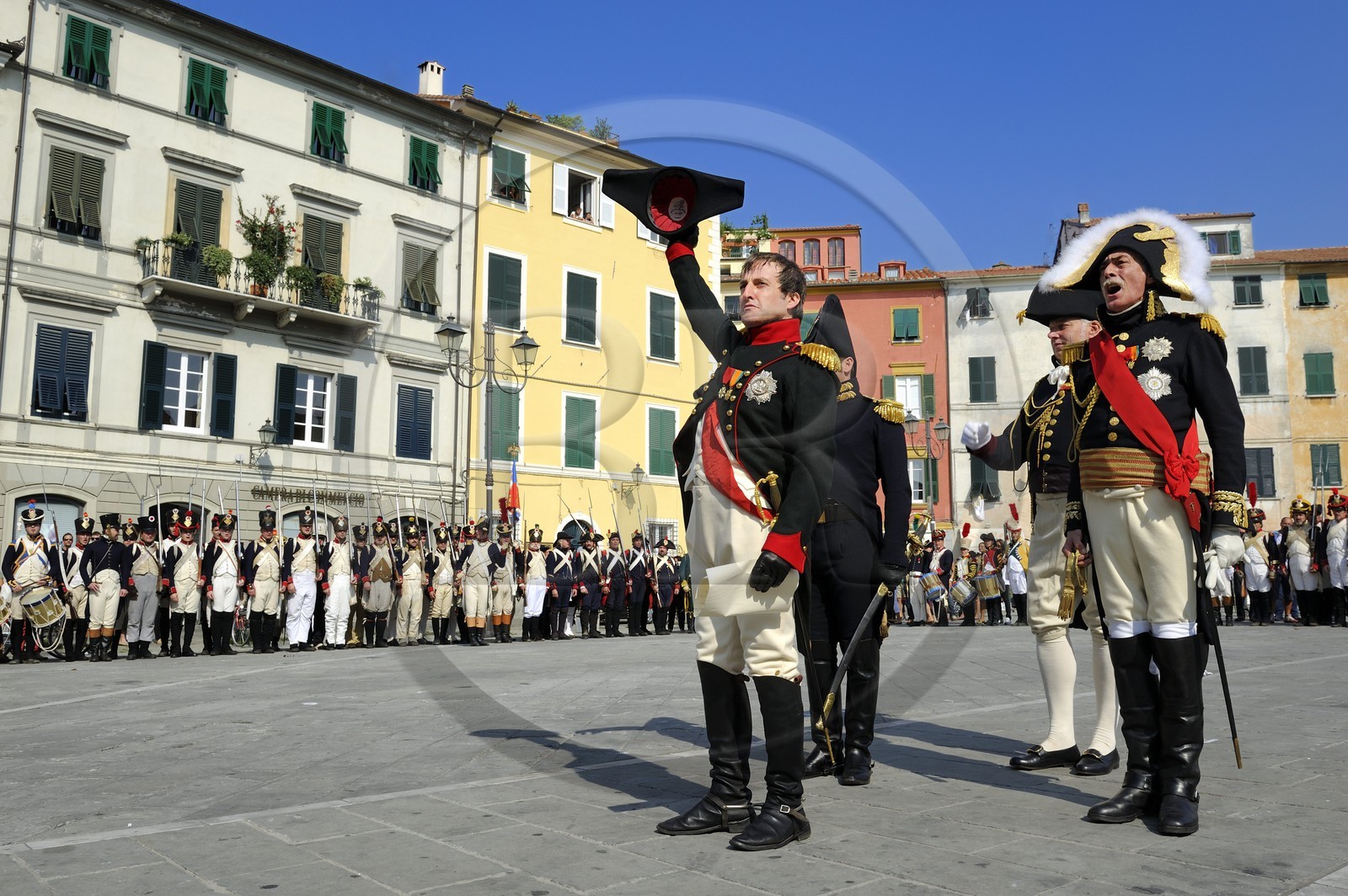 Italie, Ligurie, Sarzana, Napoleon Festival, Napoléon passe en revue les troupes en compagnie du maréchal d'Empire Massena sur la Piazza Matteotti