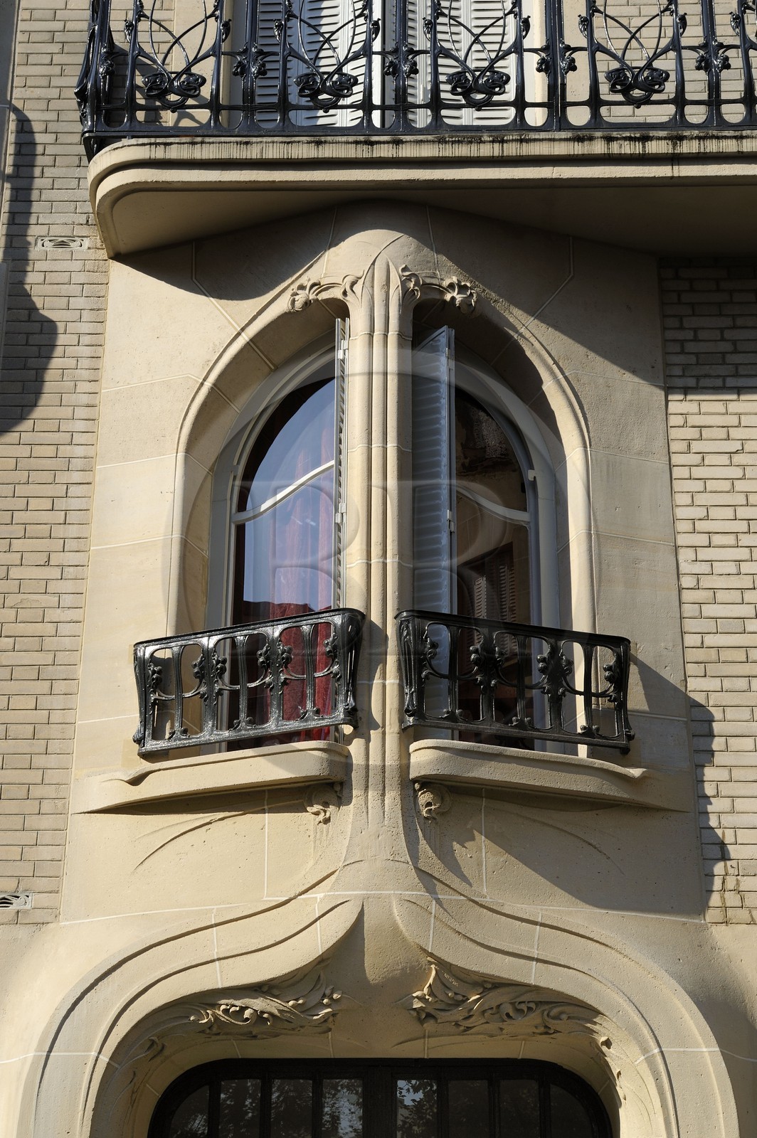 France, Paris (75), immeuble de l'ensemble dit de la rue Moderne autour de la rue Agar de style Art Nouveau par Hector Guimard