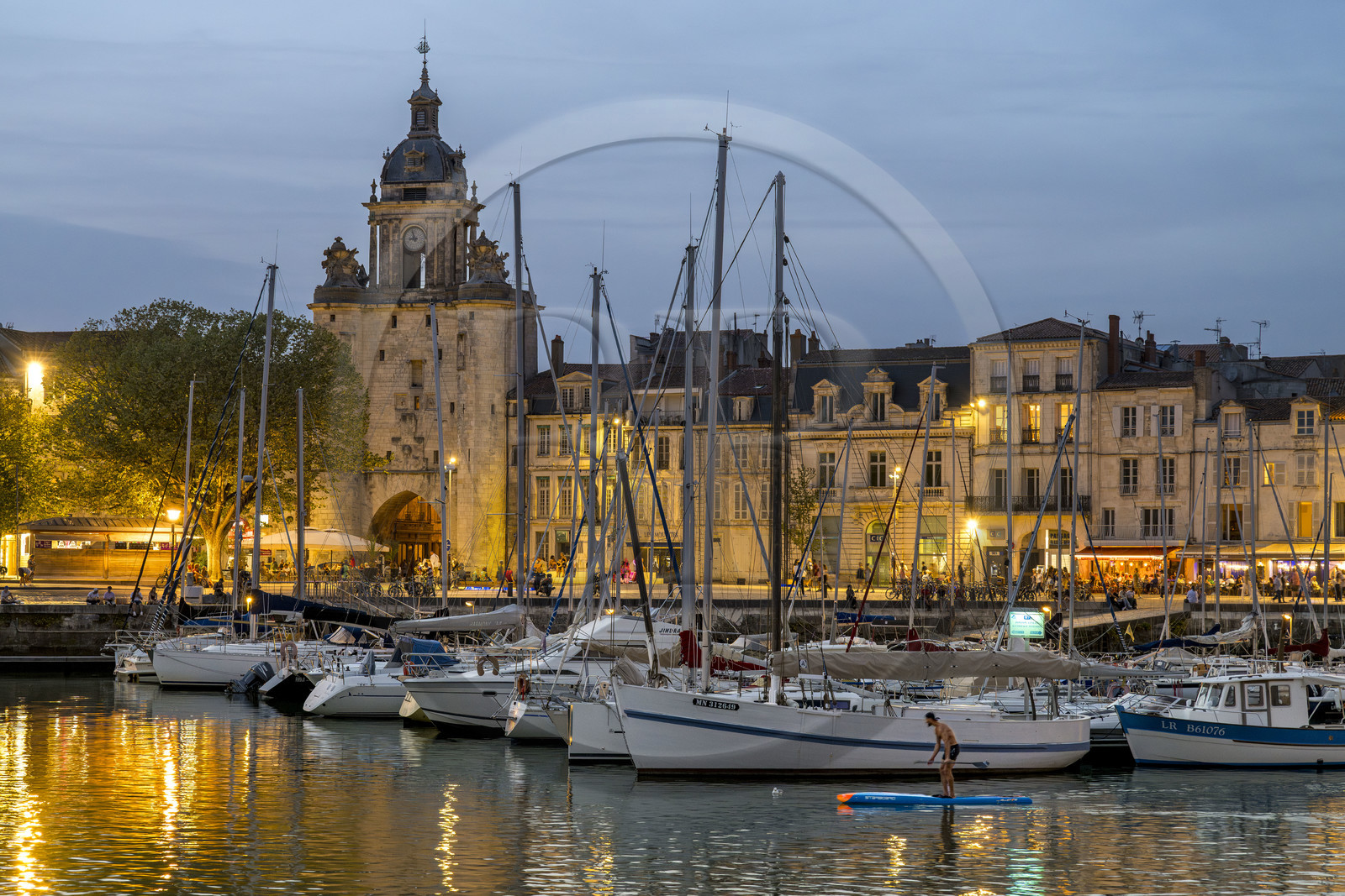 France, Charente-Maritime (17), La Rochelle, le Vieux Port avec la porte de la Grosse Horloge