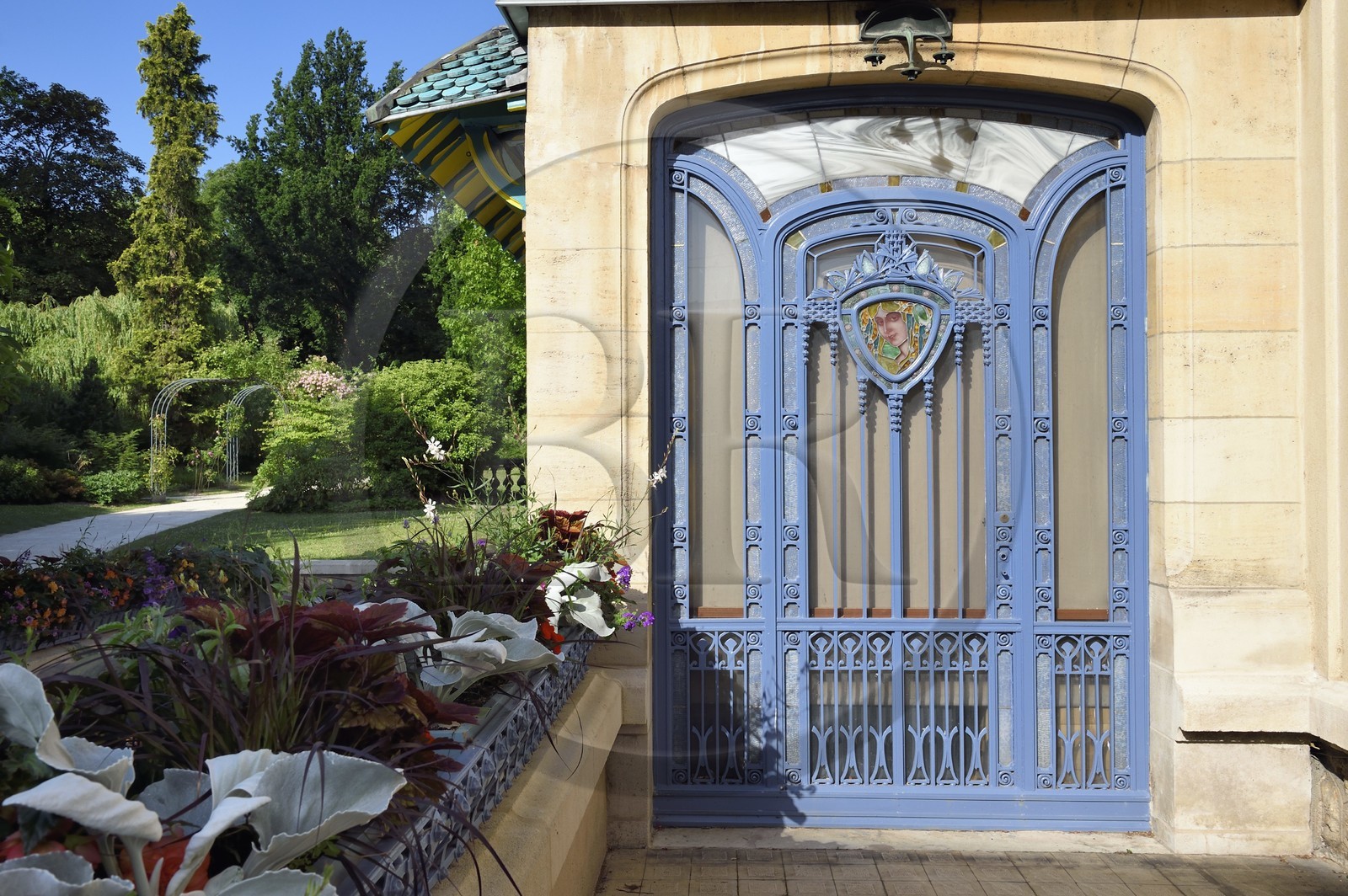 France, Meurthe-et-Moselle (54), Nancy, musée de l'Ecole de Nancy dans l'ancienne propriété d'Eugène Corbin, vitrail sur la porte principale