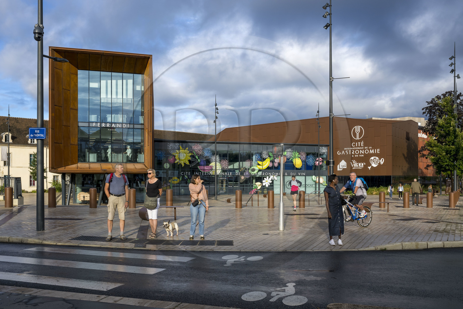 France, Côte-d'Or (21), Dijon, zone classée Patrimoine Mondial de l'UNESCO, Cité Internationale de la Gastronomie et du Vin par l'architecte Anthony Béchu, le canon de lumière qui abrite l'école Ferrandi