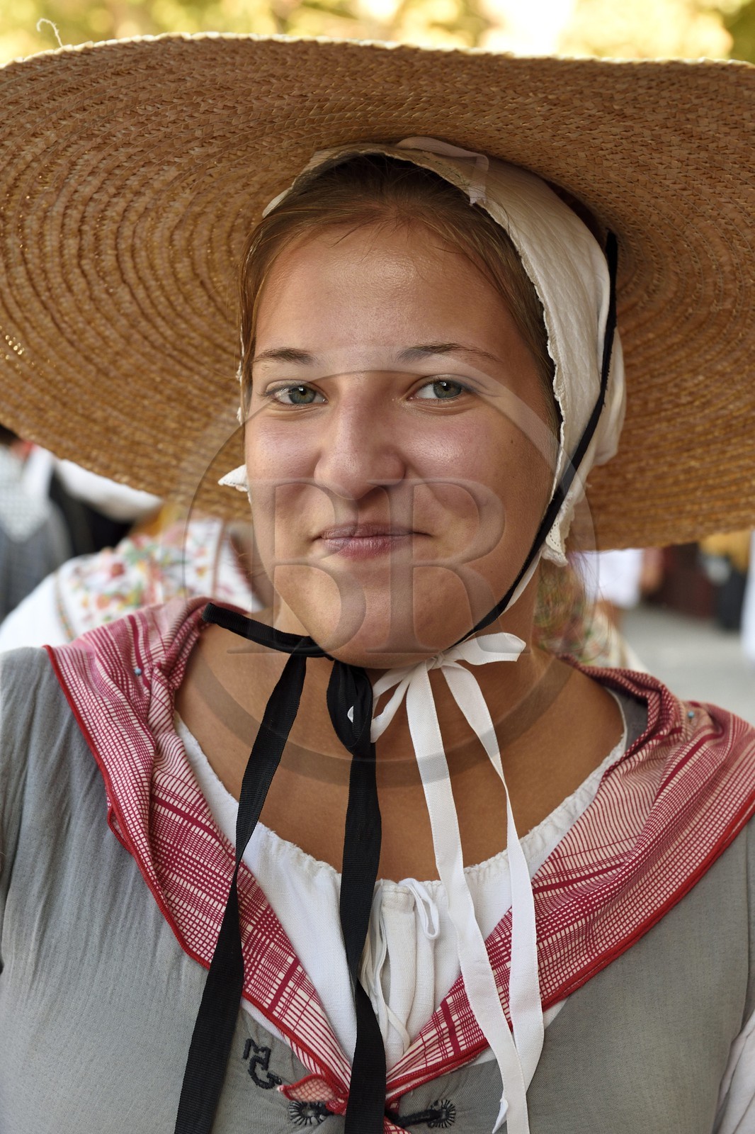 France, Var (83), Massif des Maures, Collobrières, danseuse traditionnelle provencale à la fêtes de la châtaigne