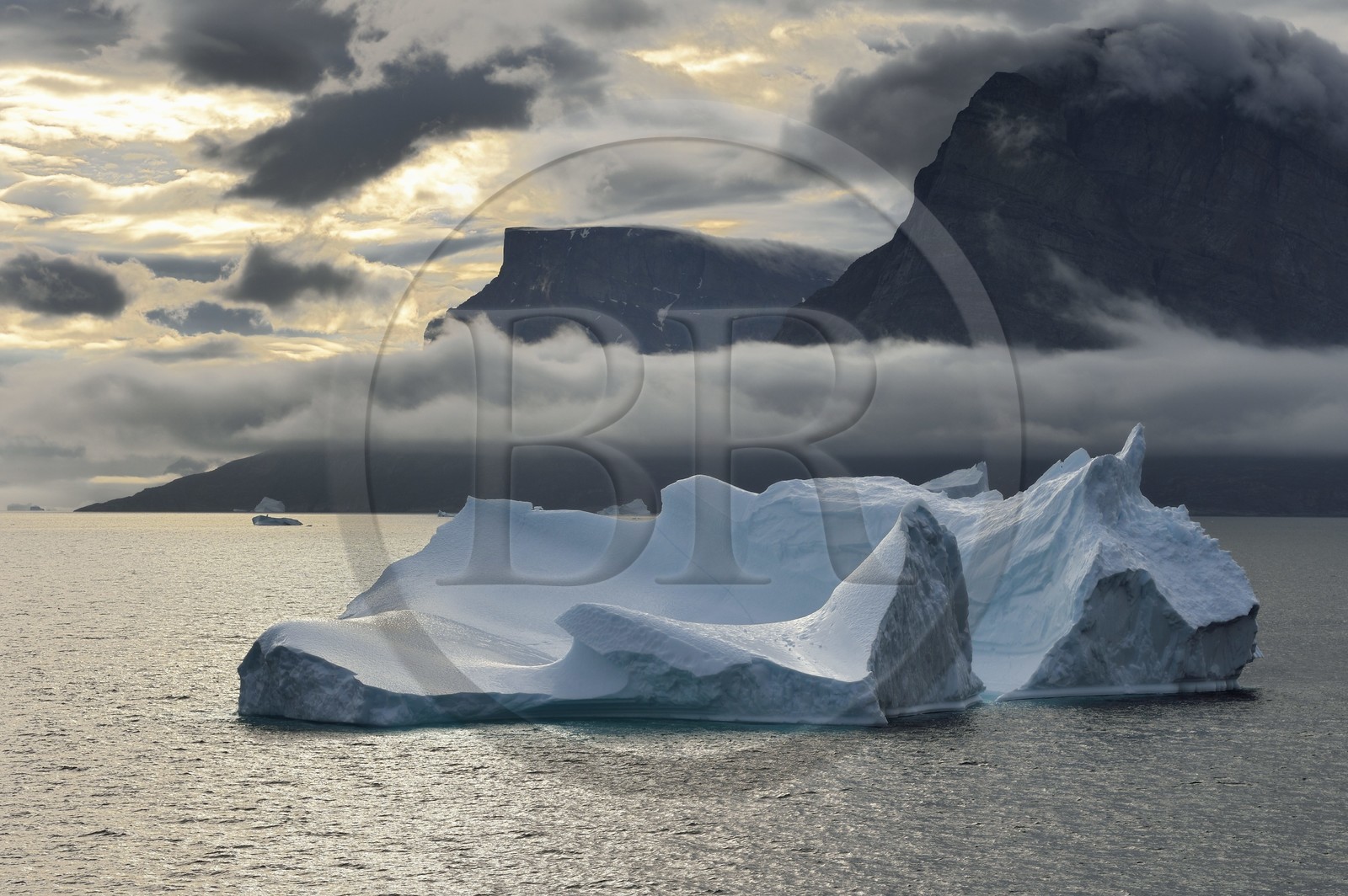 Groenland, cote ouest, baie de Baffin, iceberg dans le fjord Uummannaq