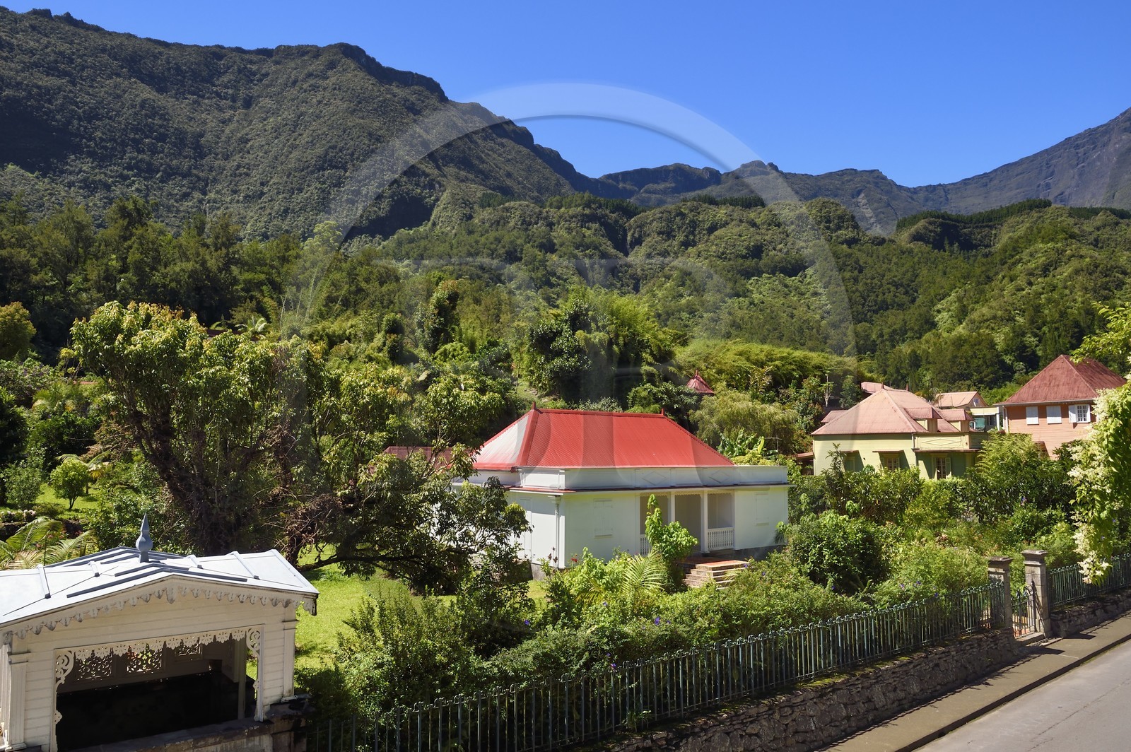 France, Ile de la Reunion, Cirque de Salazie, classé Patrimoine Mondial de l'UNESCO, Hell-Bourg, labellisé les Plus Beaux Villages de France, Maison Barau case créole traditionnelle