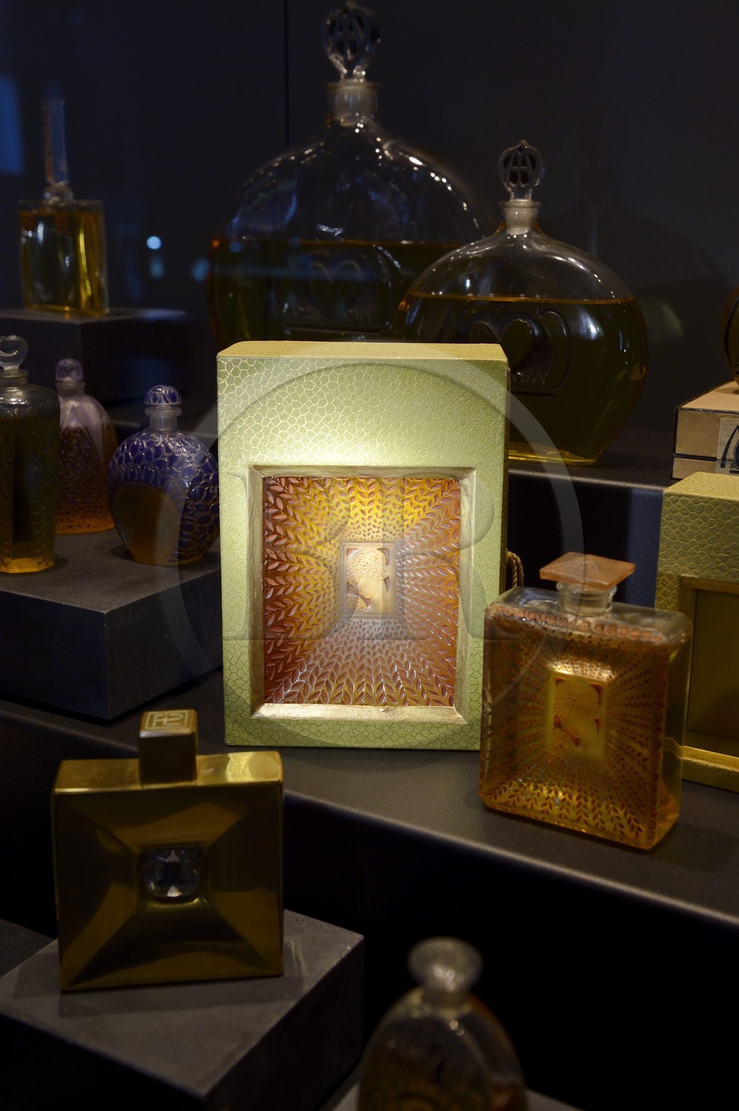 France, Bas-Rhin (67), Wingen-sur-Moder, le musée Lalique, flacon de parfum