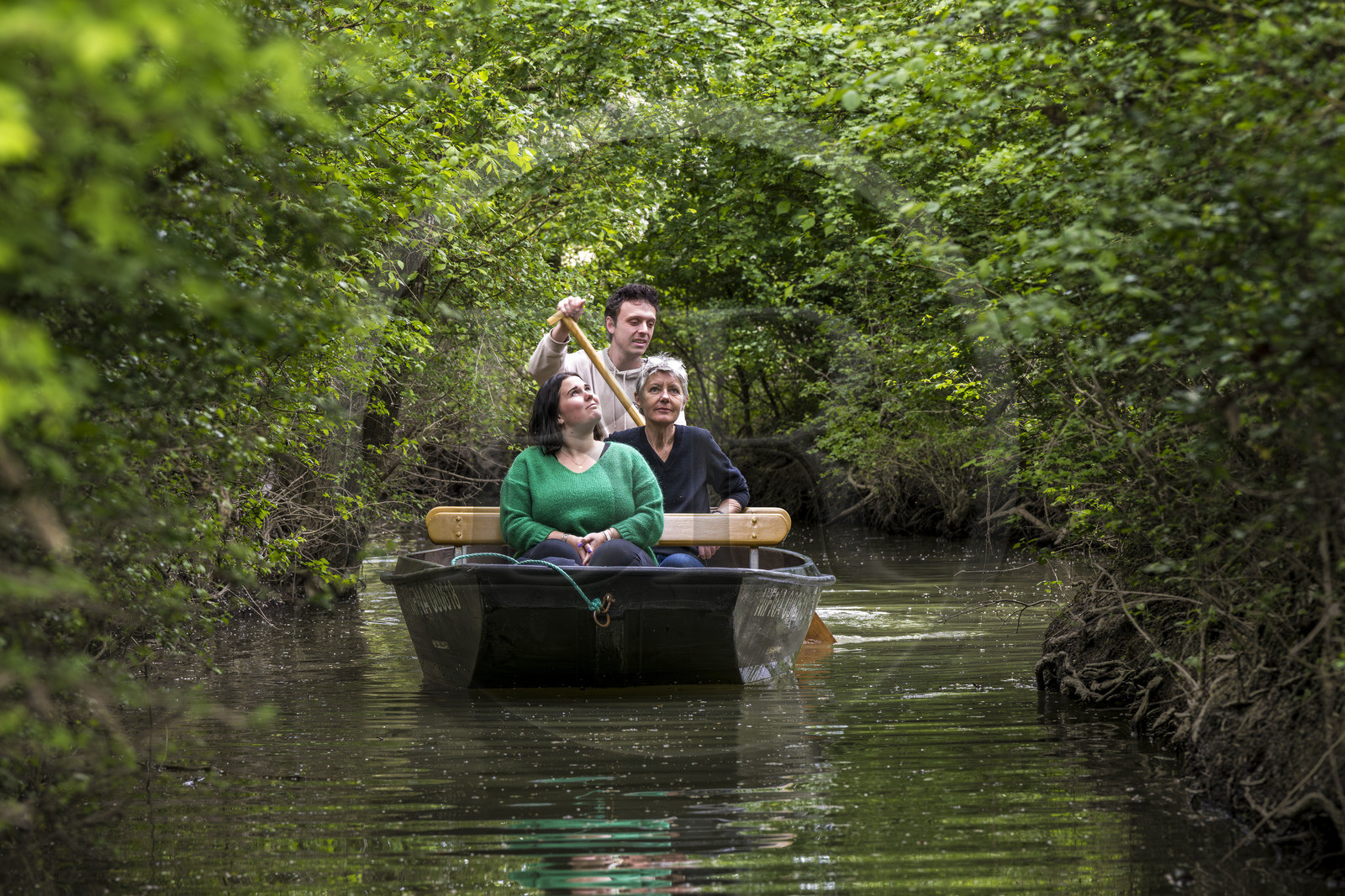 France, Vendee, Parc Interregional du Marais Poitevin labellised Grand Site de France (Interregional Park of the Marais Poitevin labelled Great Site of France), Maillezais, boat trip with a boatman on the tributaries of the Autise river