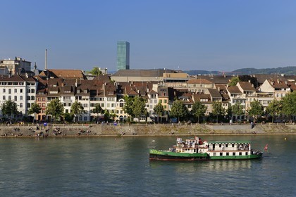 Suisse, Bâle, quartier du Petit Bâle sur la rive droite du Rhin, petite croisière sur le Rhin