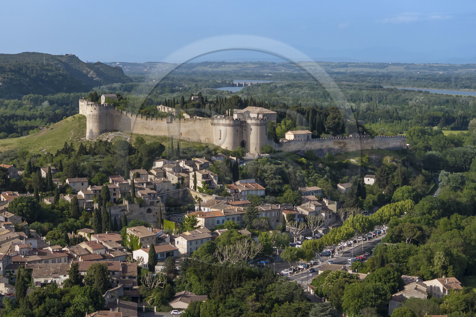 France (30), Gard, Villeneuve-lès-Avignon, l'ancienne abbaye bénédictine dans le Fort Saint André (vue aérienne)
