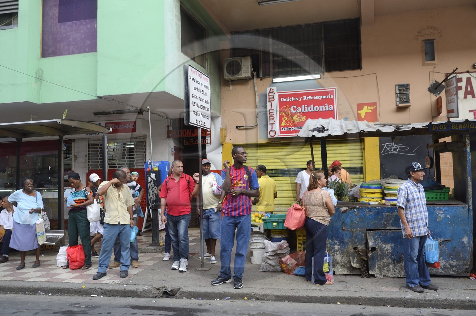 Panama, Panama City, quartier de Santa Ana, arrêt de bus