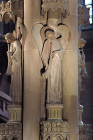 France, Bas-Rhin (67), Strasbourg, vieille ville classée au Patrimoine Mondial de l'UNESCO, la cathédrale Notre-Dame, bras sud du transept, le pilier des Anges construit vers 1230