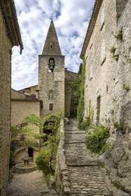France, Vaucluse (84), Dentelles de Montmirail, Crestet, église Saint-Sauveur-et-Saint-Sixte