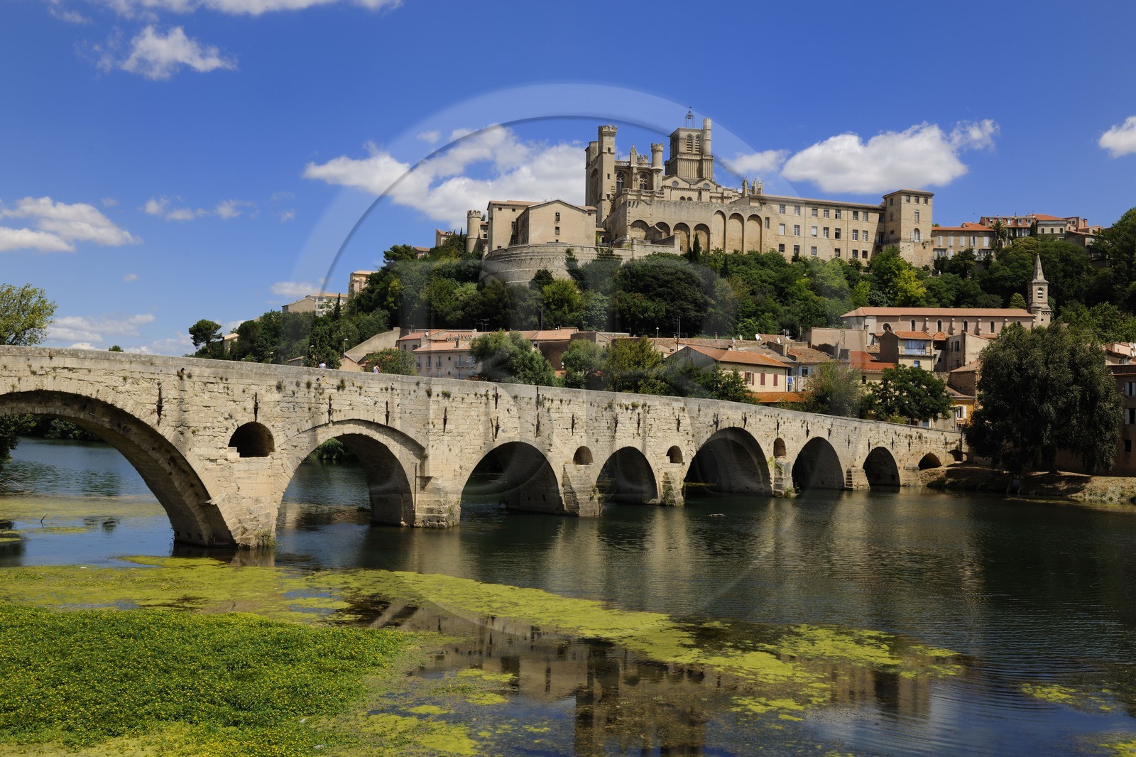 France, Herault, Beziers, Saint Nazaire cathedral and the Pont-Vieux on the Orb River