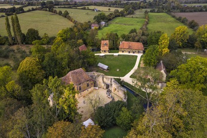 France, Calvados (14), Pays d'Auge, chateau de Crèvecœur-en-Auge et son donjon, Fondation Musée Schlumberger (vue aérienne)