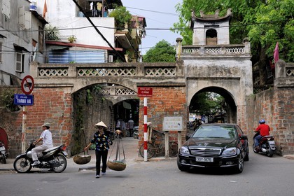 Vietnam, Hanoi, 36 streets district in the old town, the Old East Gate or Cua O Quan Chong is the only city gate remaining from the mediaval city