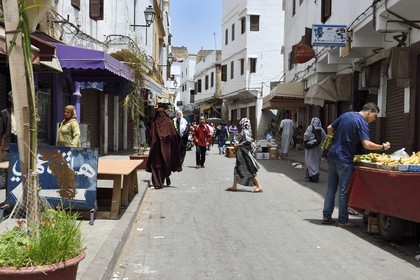 Morocco, Casablanca, old Medina, woman in burka