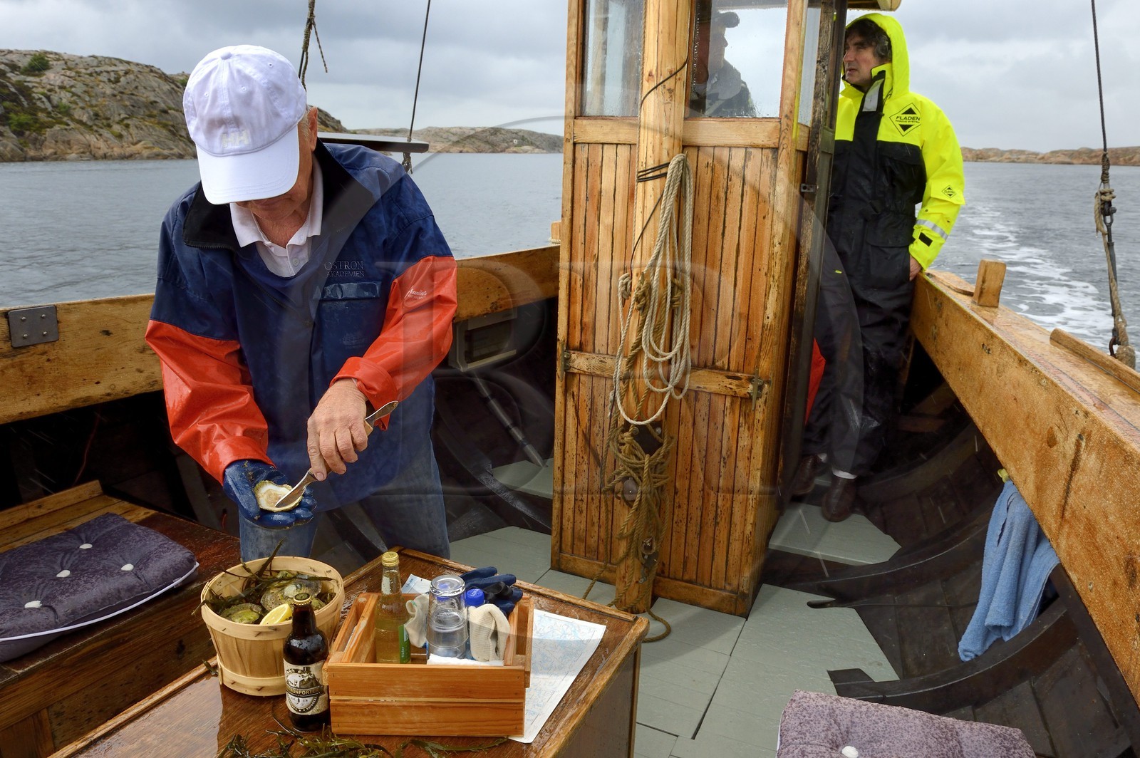 Suède, Västra Götaland, Grebbestad, ferme ostréicole de Everts Sjöbod (Boathouse Evert), sortie en mer avec Lars Karlsson
