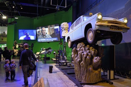 Royaume-Uni, Hertfordshire, Leavesden, Leavesden Film Studios, Harry Potter Studio Tour London, les coulisses du tournage des 8 films de Harry Potter, les secrets de fabrication des effets spéciaux, le saule cogneur et la voiture volante Ford