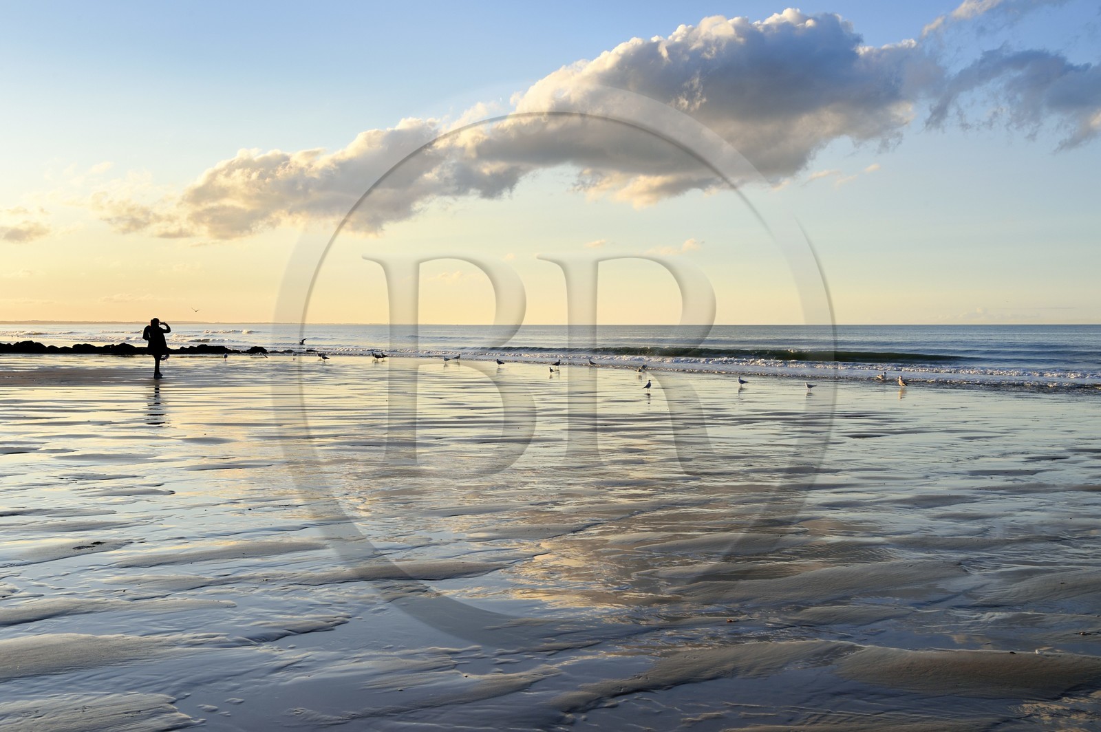 France, Calvados (14), Pays d'Auge, la côte Fleurie, Cabourg, promenade sur la plage de la station balnéaire