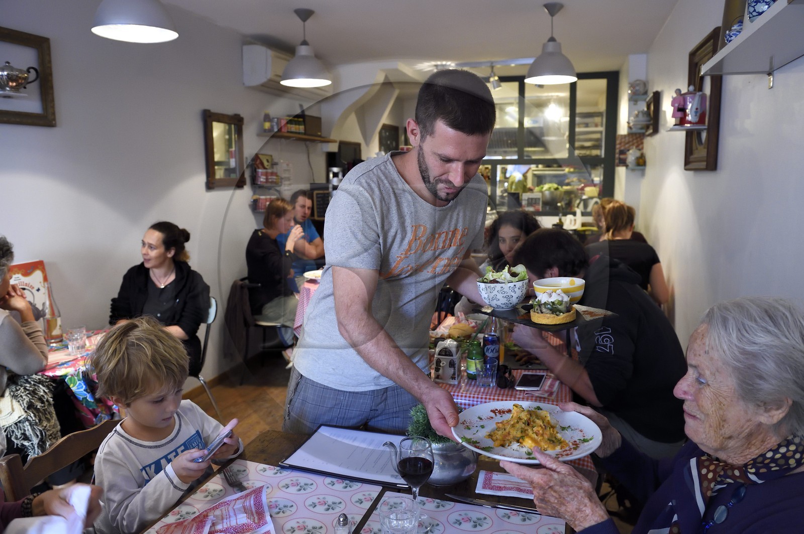 France, Var (83), Toulon, restaurant L'Aparté rue Paul Lengrin dans la vieille ville