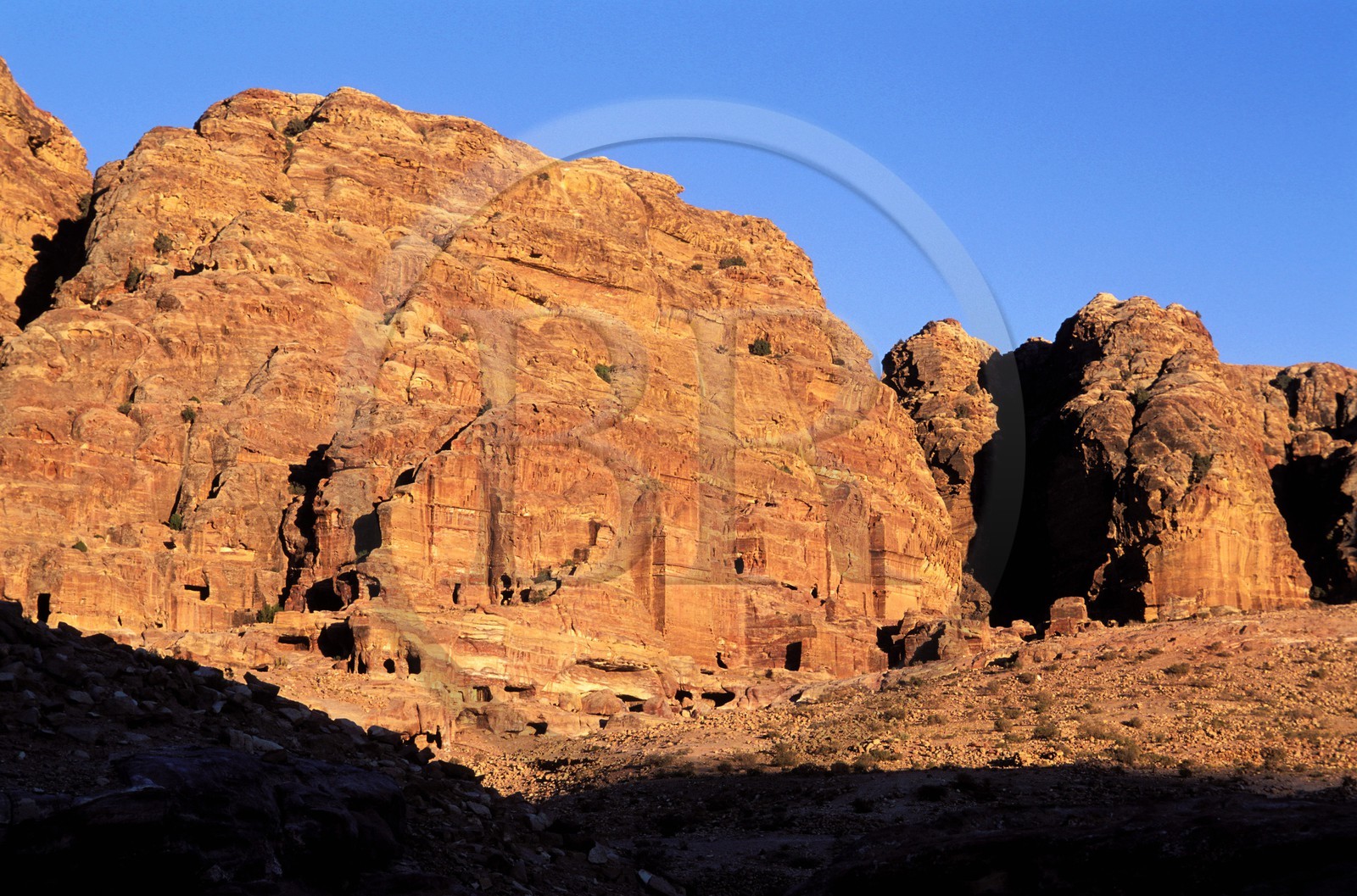 Jordanie, Petra, tombes qui font face au théâtre