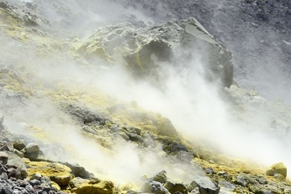 Italie, Sicile, iles Eoliennes, classées Patrimoine Mondial de l'UNESCO, ile de Vulcano, fumerolles soufrées du cratère du volcan della Fossa