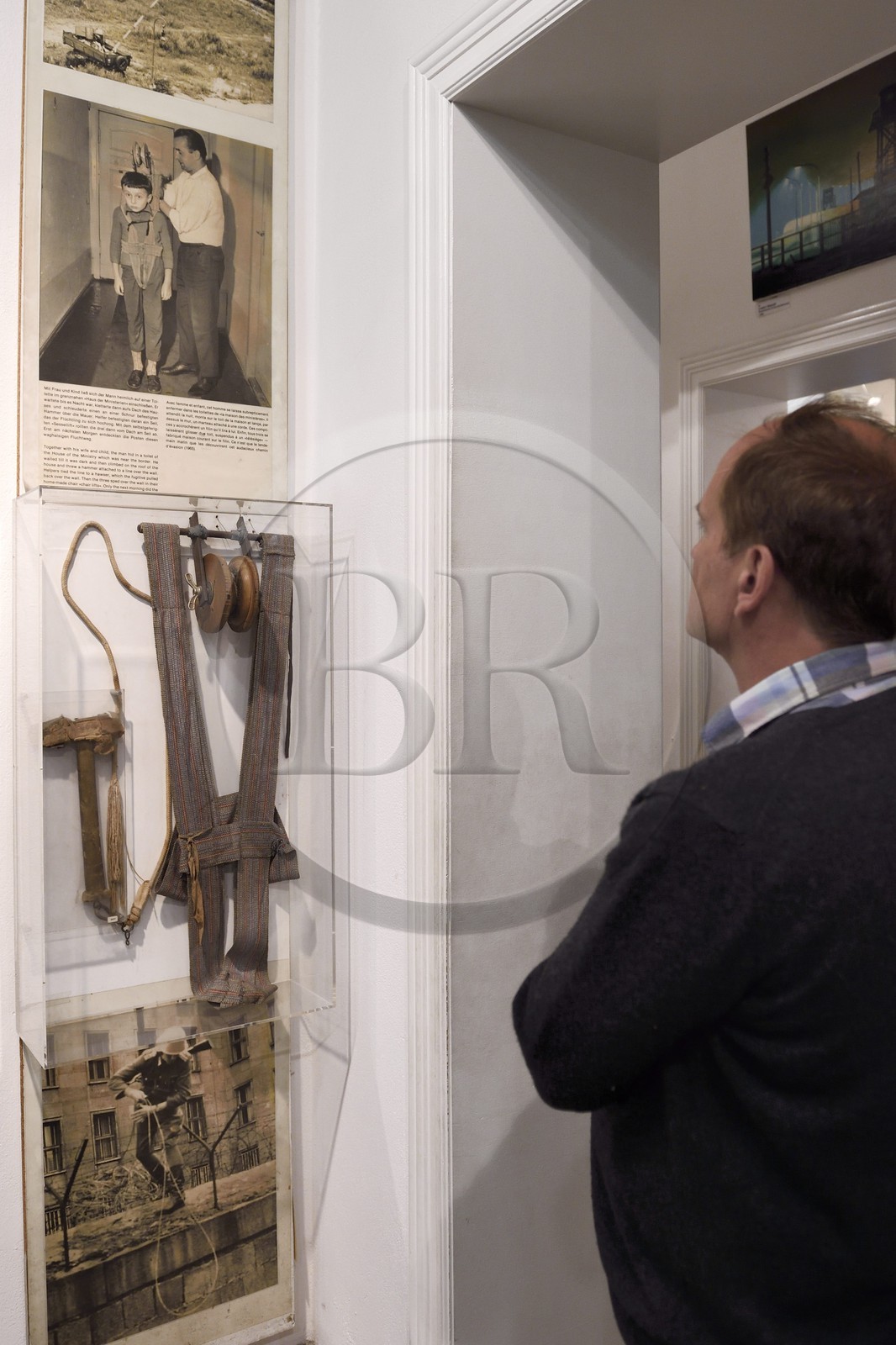 Allemagne, Berlin, Checkpoint Charlie Museum (Haus am Checkpoint Charlie or Mauermuseum), outillage inventé et utilisé pour passer à l'ouest