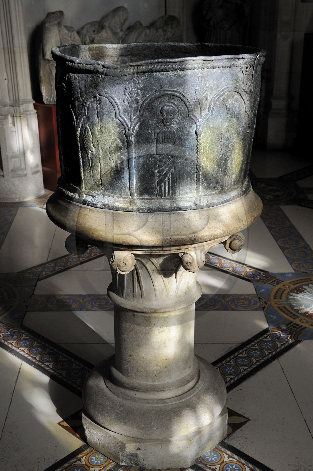 France, Seine-Maritime (76), Pays de Caux, Côte d'Albâtre, Fécamp, Palais Bénédictine, collection d'art sacré, cuve baptismale en plomb du XIIIème siècle