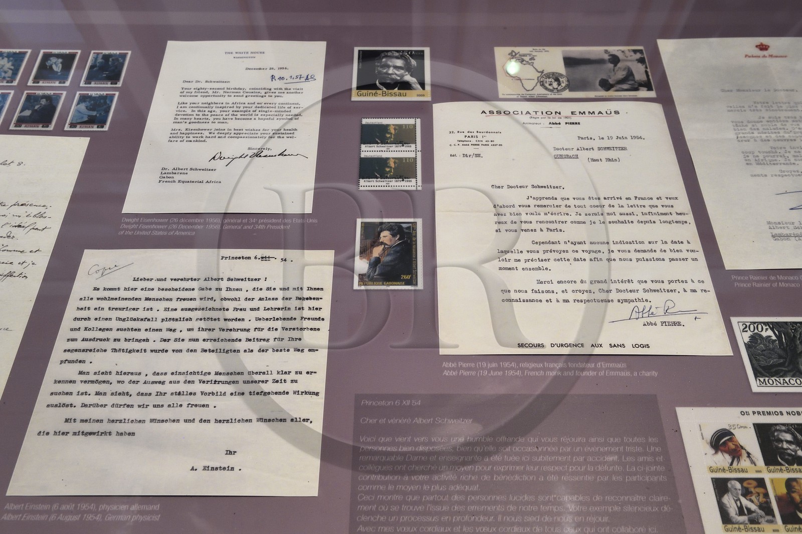 Gabon, Province du Moyen-Ogooué, Lambaréné, l'ancien Hopital Albert Schweitzer devenu musée, courriers d'Einstein et de l'abbé Pierre envoyé au docteur Schweitzer