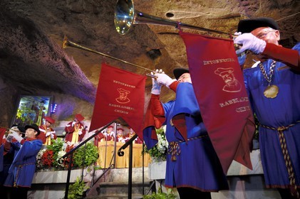 France, Indre et Loire (37), Chinon, les Caves Painctes, confrérie des bons entonneurs rabelaisiens lors du Chapitre de la Fleur